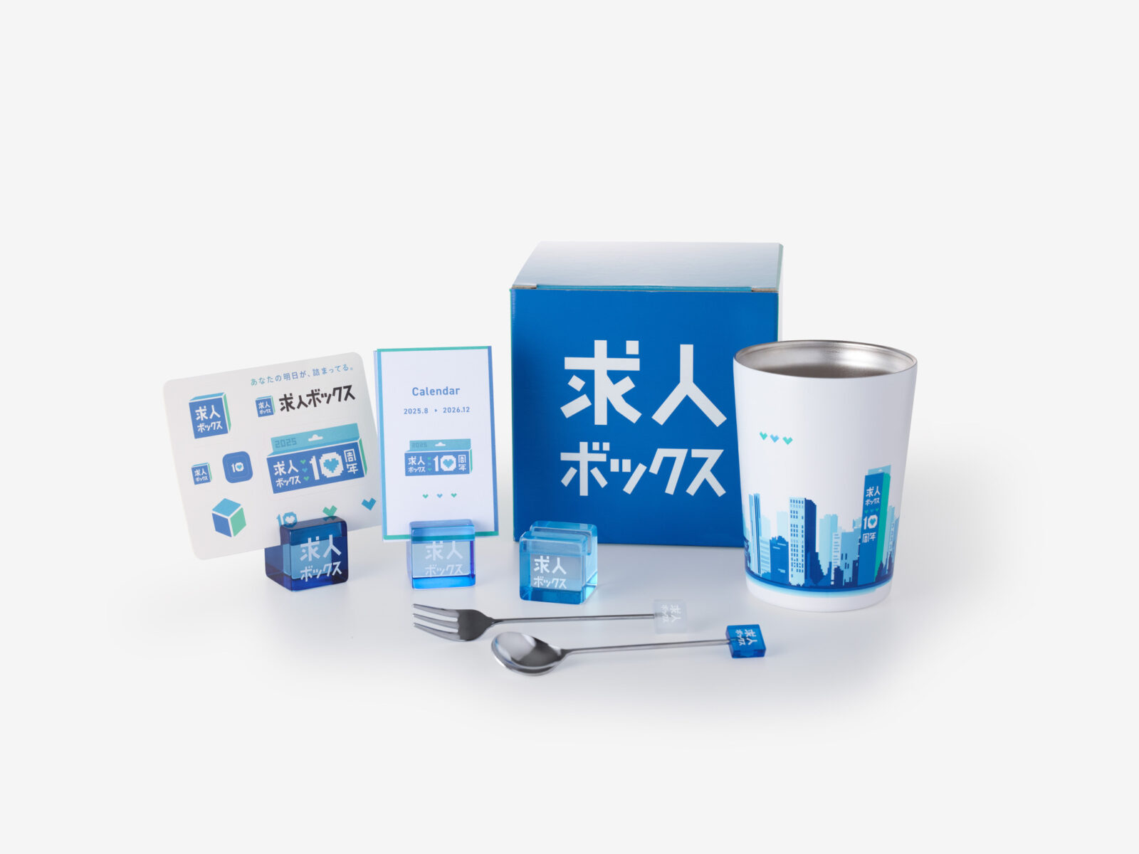 お守りが沢山並んでいる