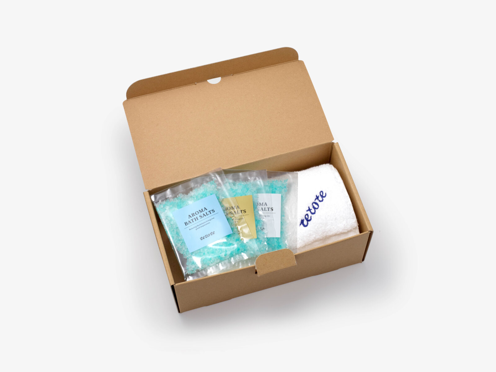 お守りが沢山並んでいる