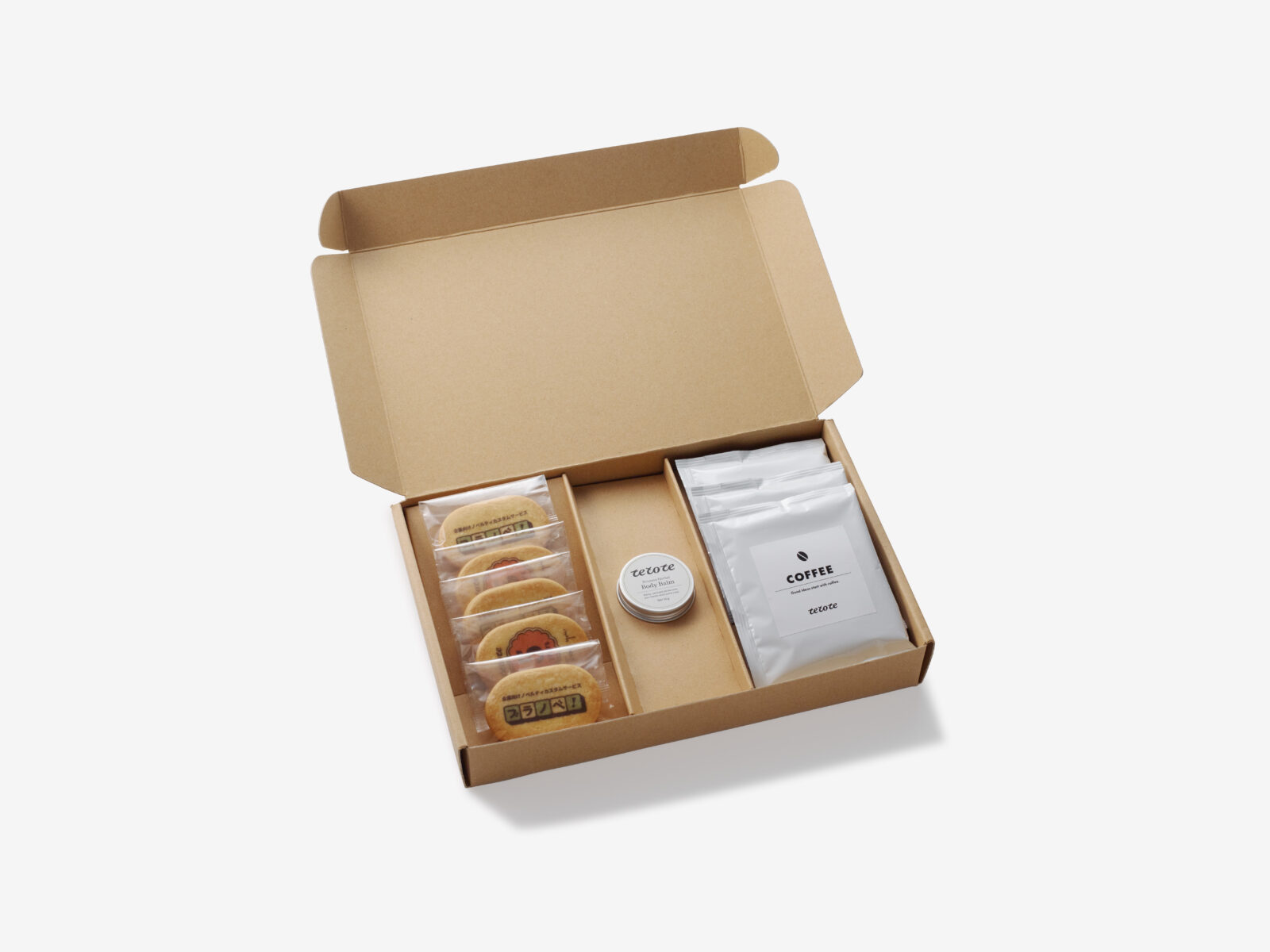 お守りが沢山並んでいる