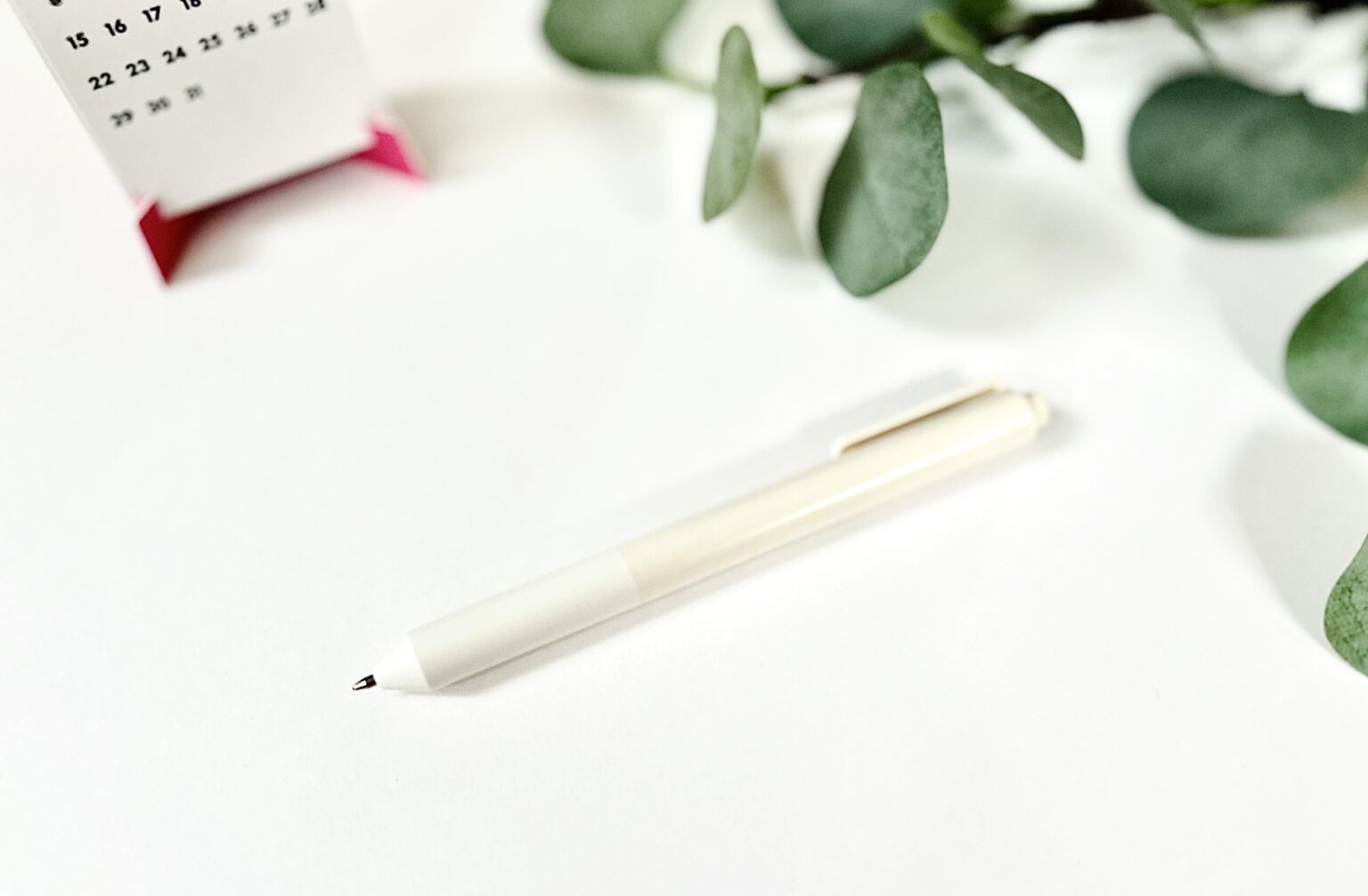 お守りが沢山並んでいる