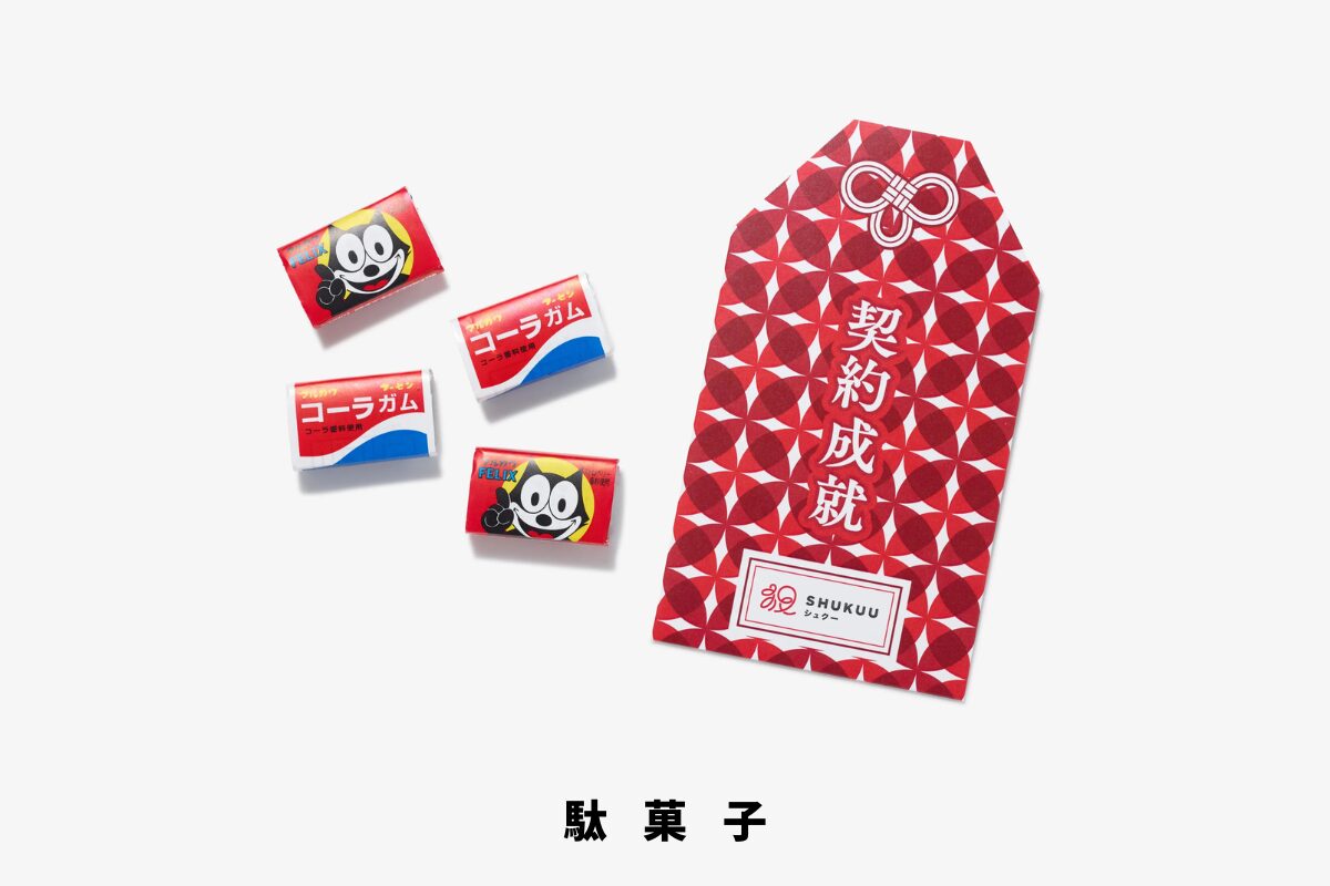 七宝のお守りノベルティと中身のガム