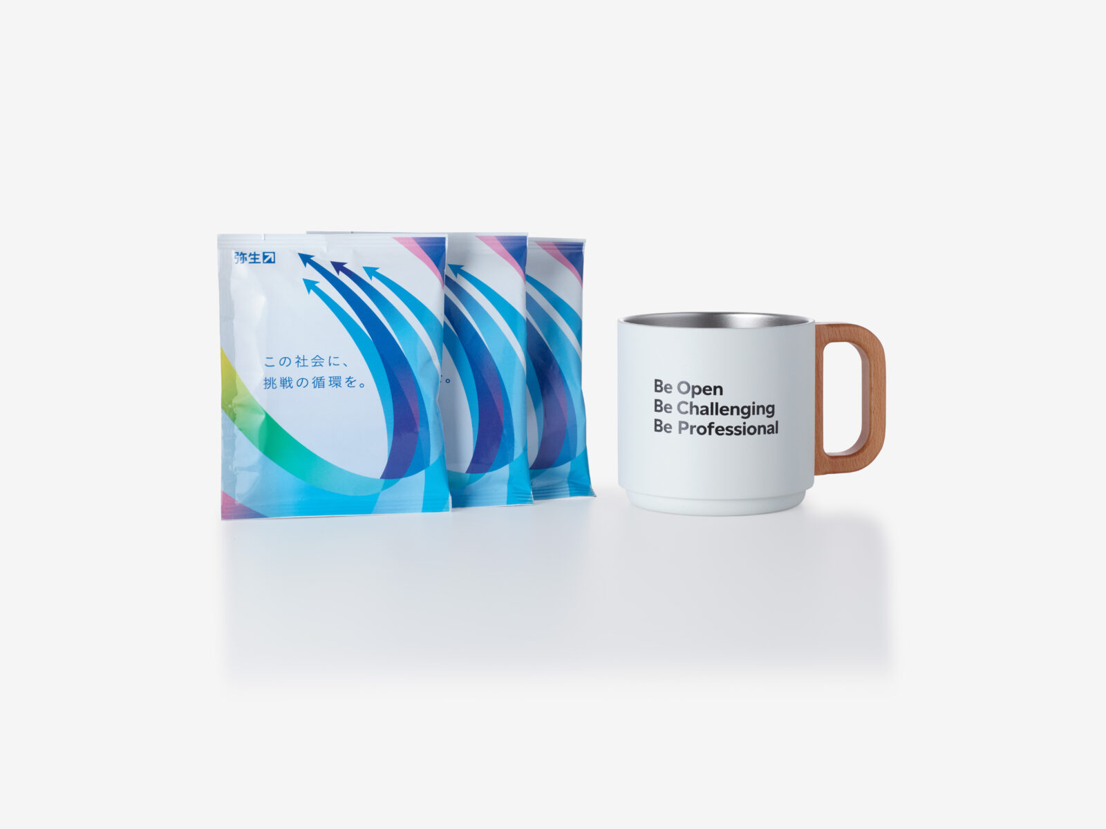 お守りが沢山並んでいる