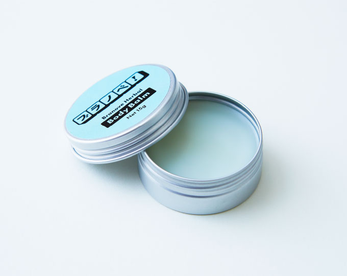 蓋を開けて中身が見えている