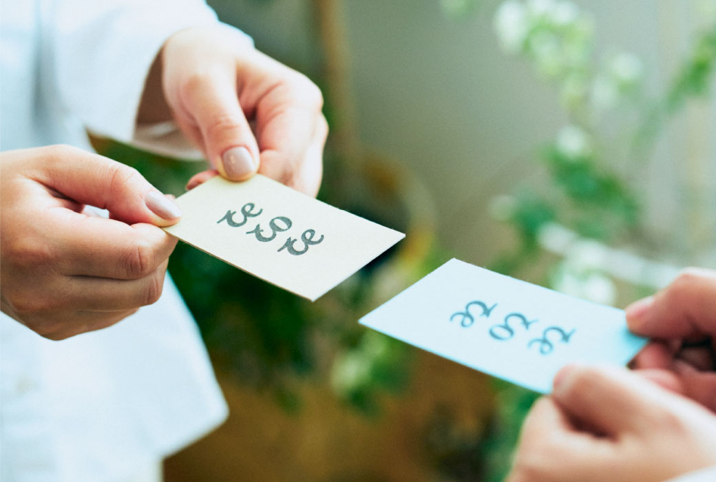 フレグランスカードで香りをつけた名刺交換