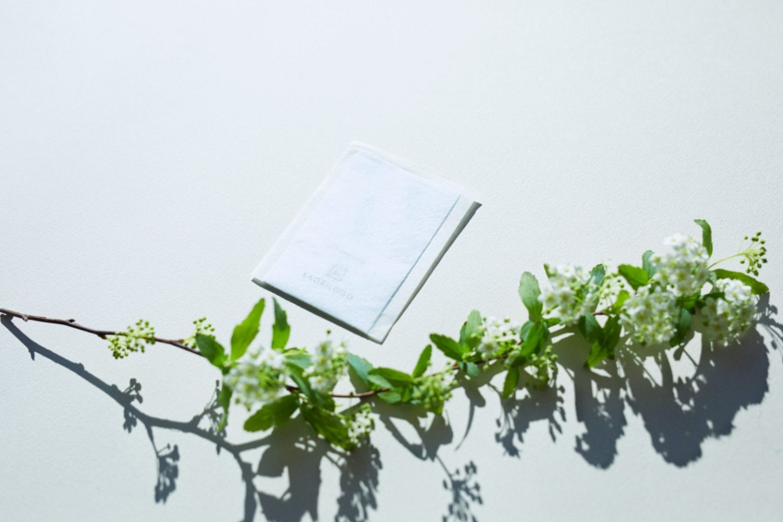 お守りが沢山並んでいる