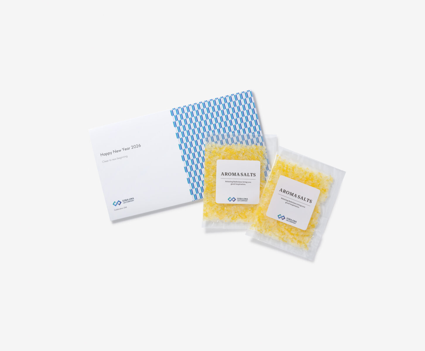 お守りが沢山並んでいる