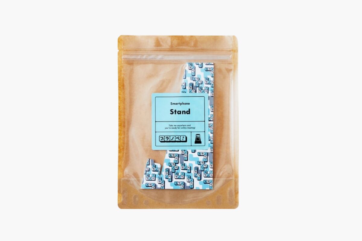 お守りが沢山並んでいる